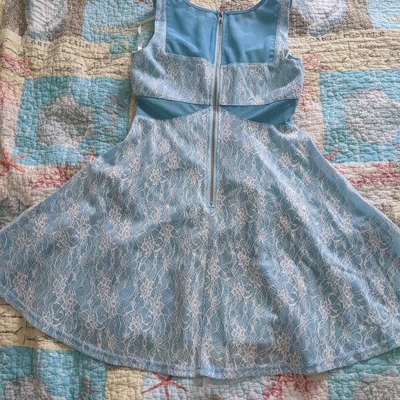 Lace mini dress - Picture 4 of 7